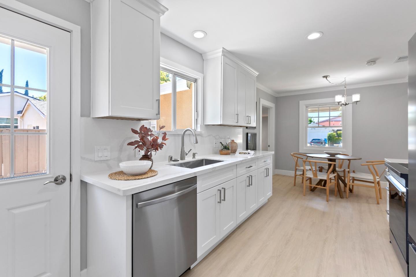 Detail Gallery Image 10 of 36 For 2377 Manhattan Pl, Santa Clara,  CA 95051 - 3 Beds | 2 Baths