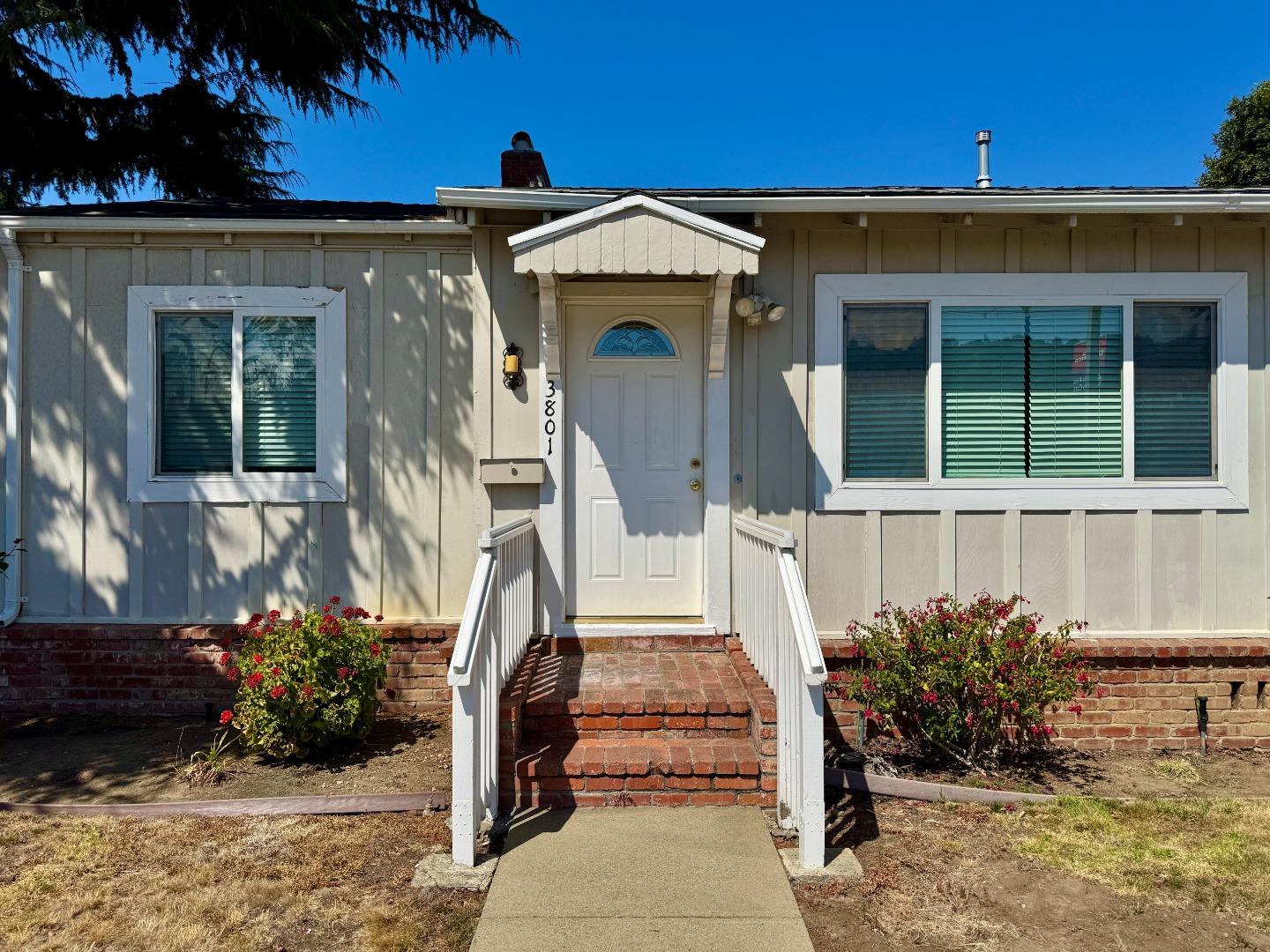 Detail Gallery Image 2 of 47 For 3801 Pacific Blvd, San Mateo,  CA 94403 - 3 Beds | 2 Baths