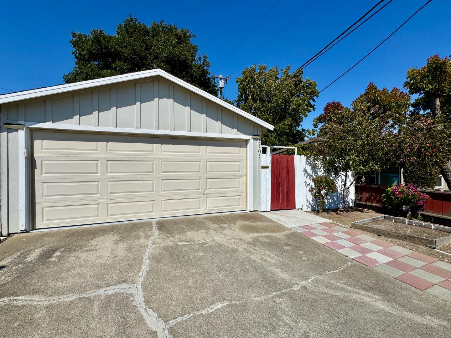 Detail Gallery Image 27 of 47 For 3801 Pacific Blvd, San Mateo,  CA 94403 - 3 Beds | 2 Baths