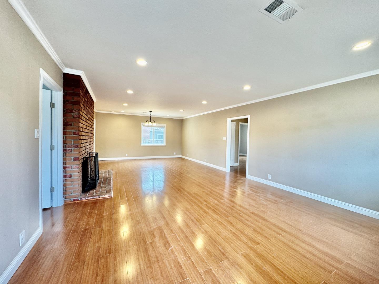Detail Gallery Image 3 of 47 For 3801 Pacific Blvd, San Mateo,  CA 94403 - 3 Beds | 2 Baths
