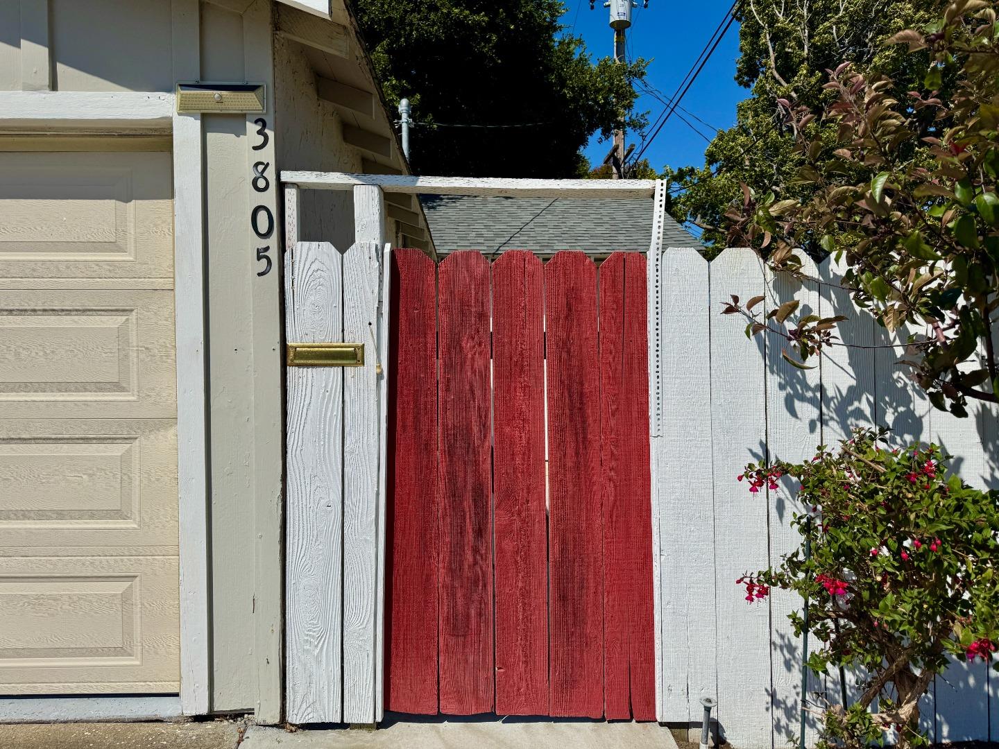 Detail Gallery Image 32 of 47 For 3801 Pacific Blvd, San Mateo,  CA 94403 - 3 Beds | 2 Baths