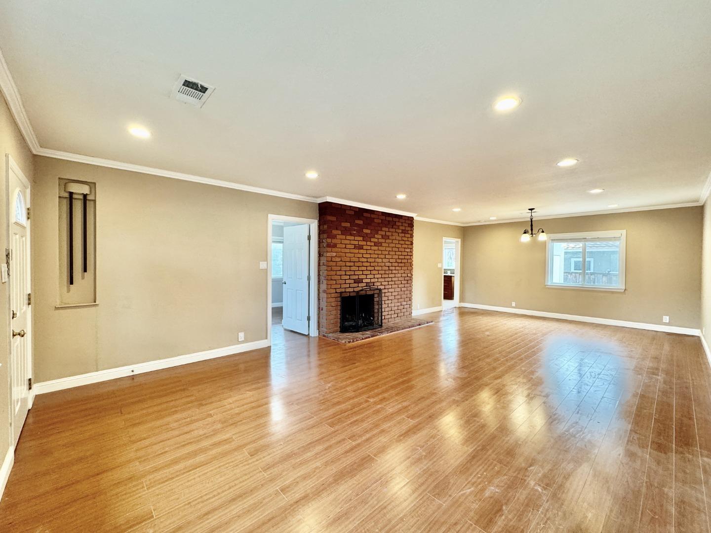 Detail Gallery Image 4 of 47 For 3801 Pacific Blvd, San Mateo,  CA 94403 - 3 Beds | 2 Baths