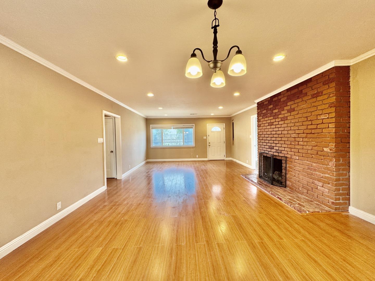 Detail Gallery Image 6 of 47 For 3801 Pacific Blvd, San Mateo,  CA 94403 - 3 Beds | 2 Baths