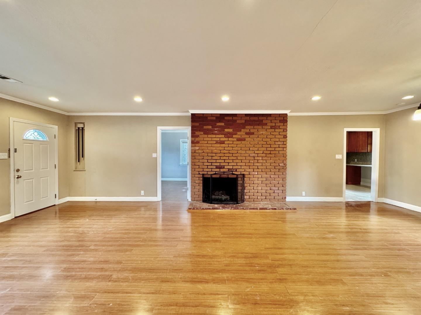 Detail Gallery Image 7 of 47 For 3801 Pacific Blvd, San Mateo,  CA 94403 - 3 Beds | 2 Baths