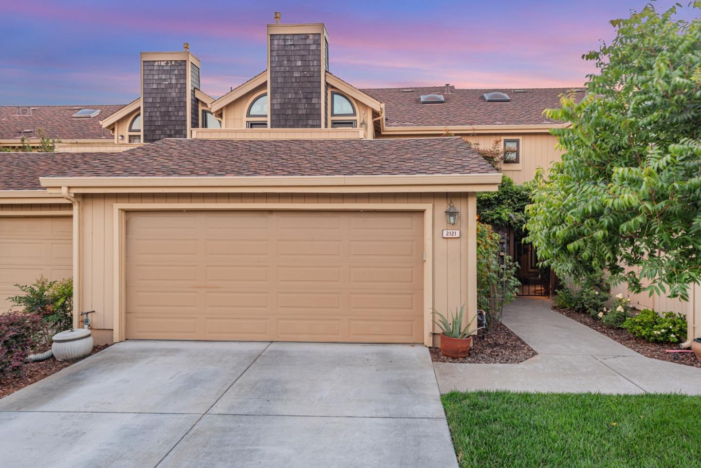 Detail Gallery Image 1 of 66 For 2121 Darnis Cir, Morgan Hill,  CA 95037 - 3 Beds | 2/1 Baths
