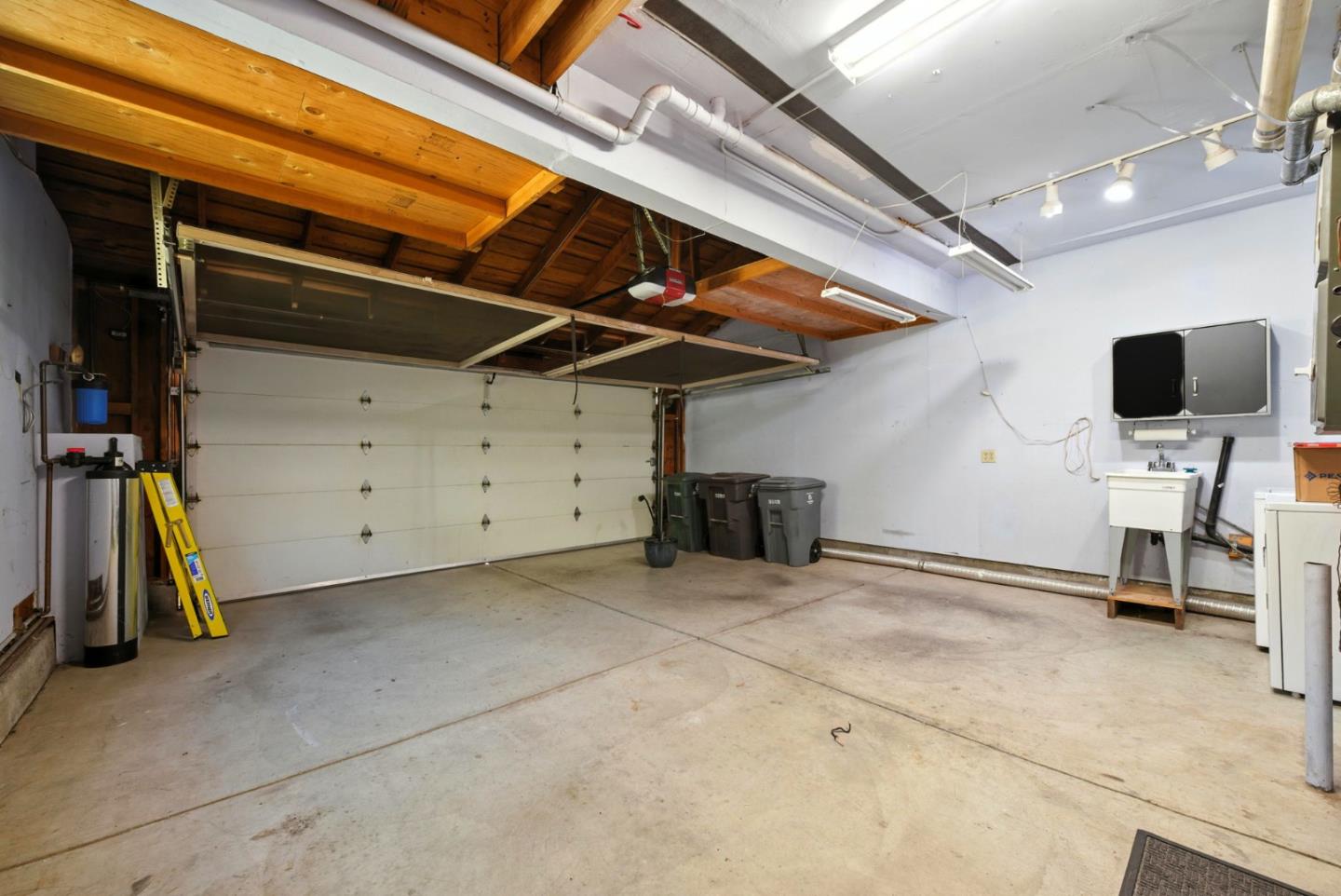 Detail Gallery Image 32 of 66 For 2121 Darnis Cir, Morgan Hill,  CA 95037 - 3 Beds | 2/1 Baths