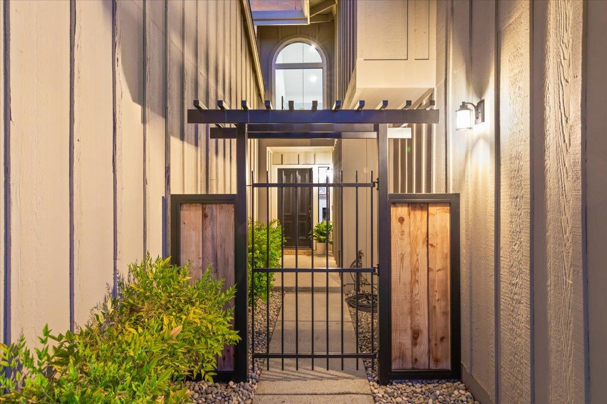 Detail Gallery Image 3 of 70 For 17380 Carriage Lamp Way, Morgan Hill,  CA 95037 - 3 Beds | 2/1 Baths