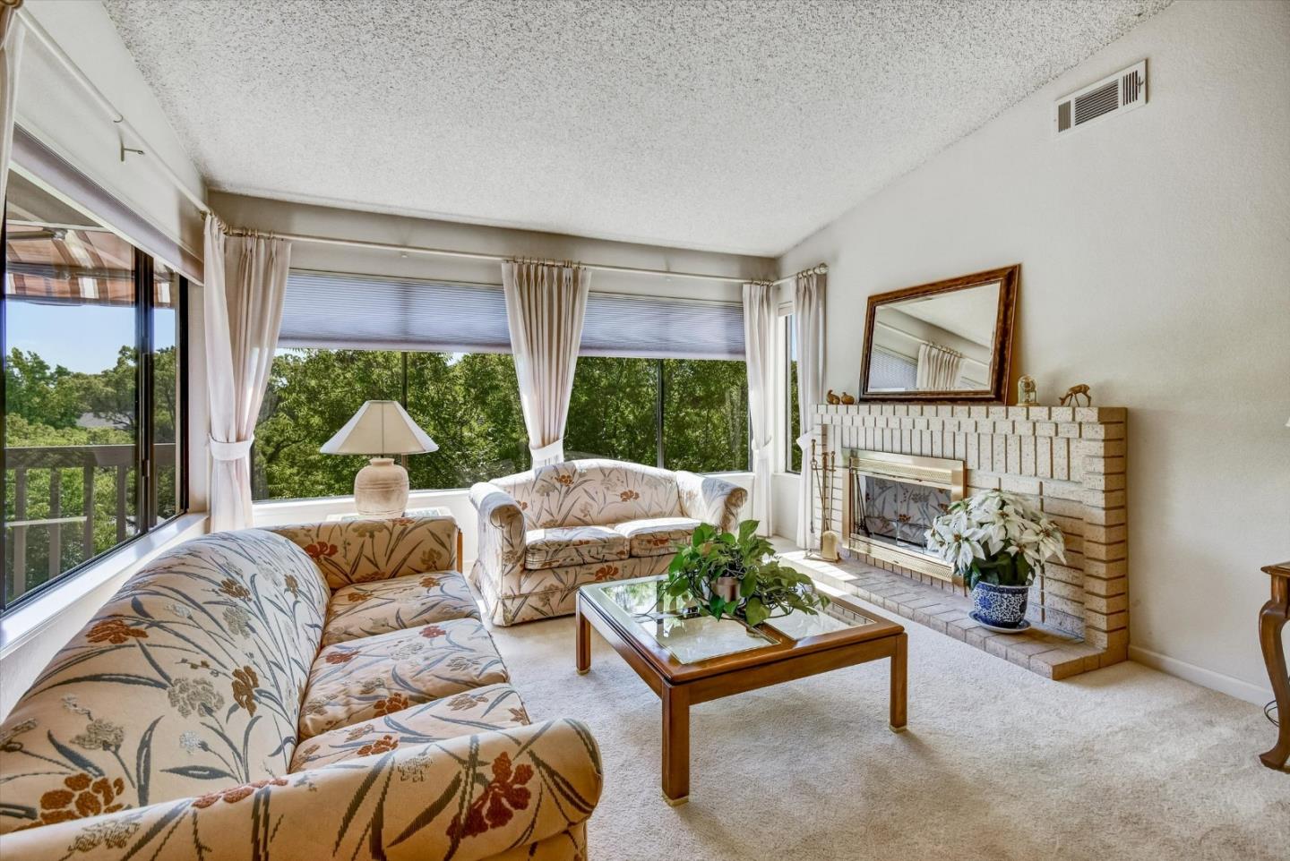 Detail Gallery Image 5 of 62 For 7302 via Granja, San Jose,  CA 95135 - 2 Beds | 2 Baths