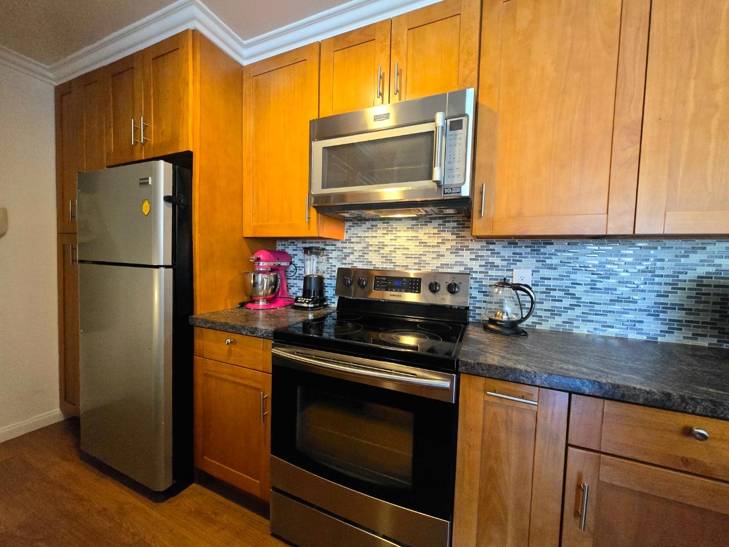 Detail Gallery Image 6 of 18 For 233 Boardwalk Ave a,  San Bruno,  CA 94066 - 1 Beds | 1 Baths