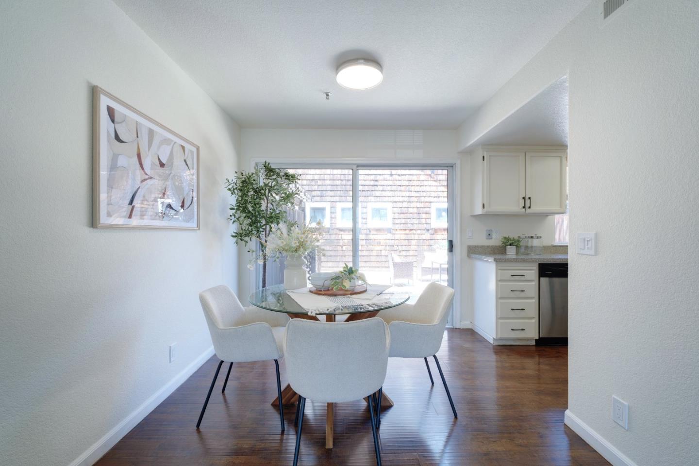 Detail Gallery Image 10 of 43 For 21697 Lomita Ave, Cupertino,  CA 95014 - 2 Beds | 2/1 Baths