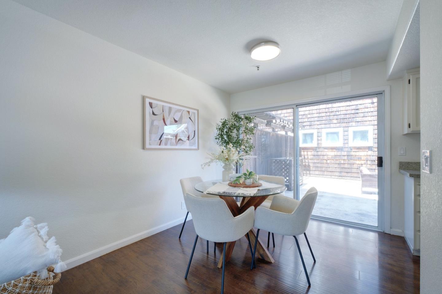 Detail Gallery Image 11 of 43 For 21697 Lomita Ave, Cupertino,  CA 95014 - 2 Beds | 2/1 Baths