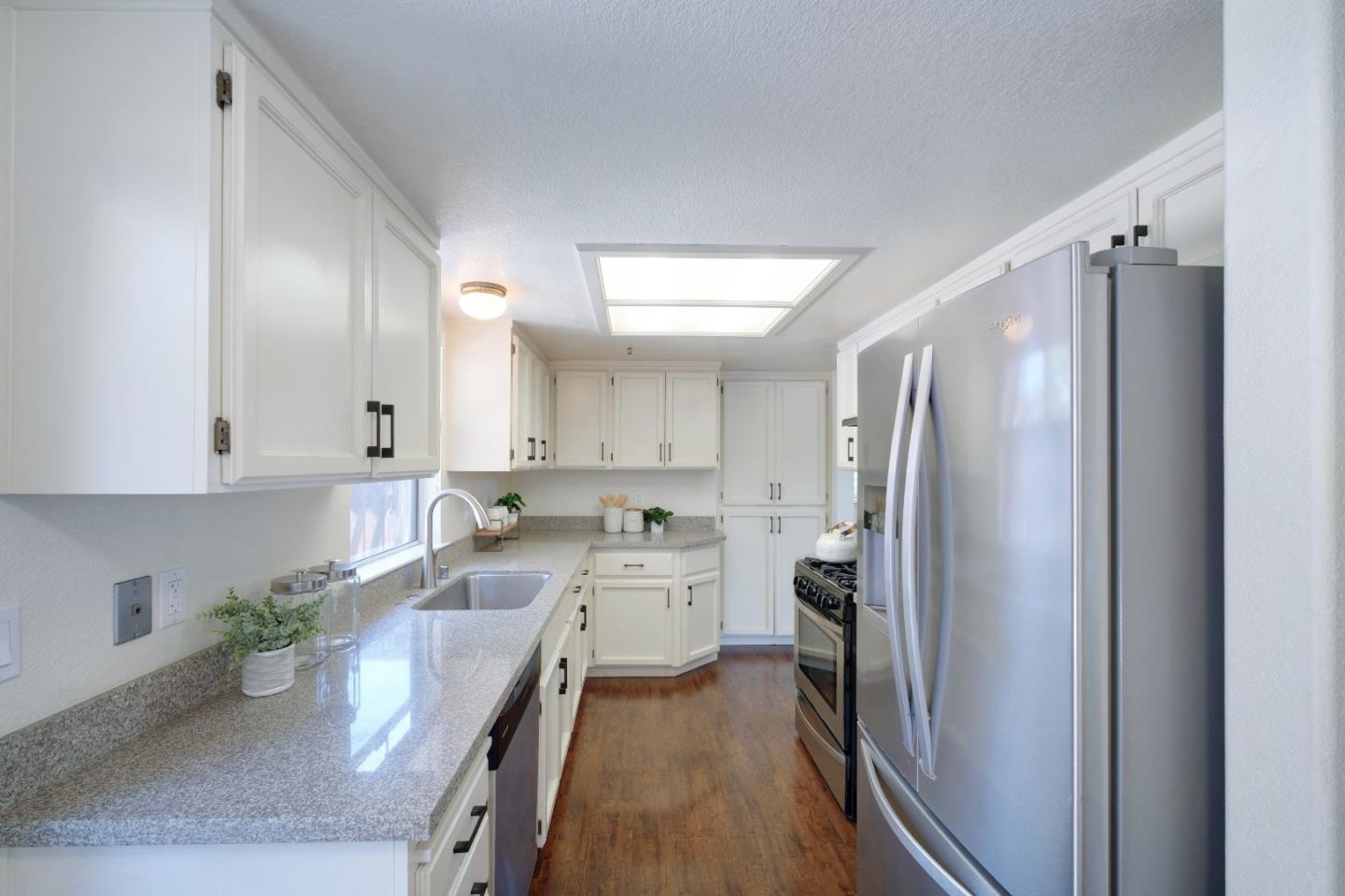 Detail Gallery Image 13 of 43 For 21697 Lomita Ave, Cupertino,  CA 95014 - 2 Beds | 2/1 Baths