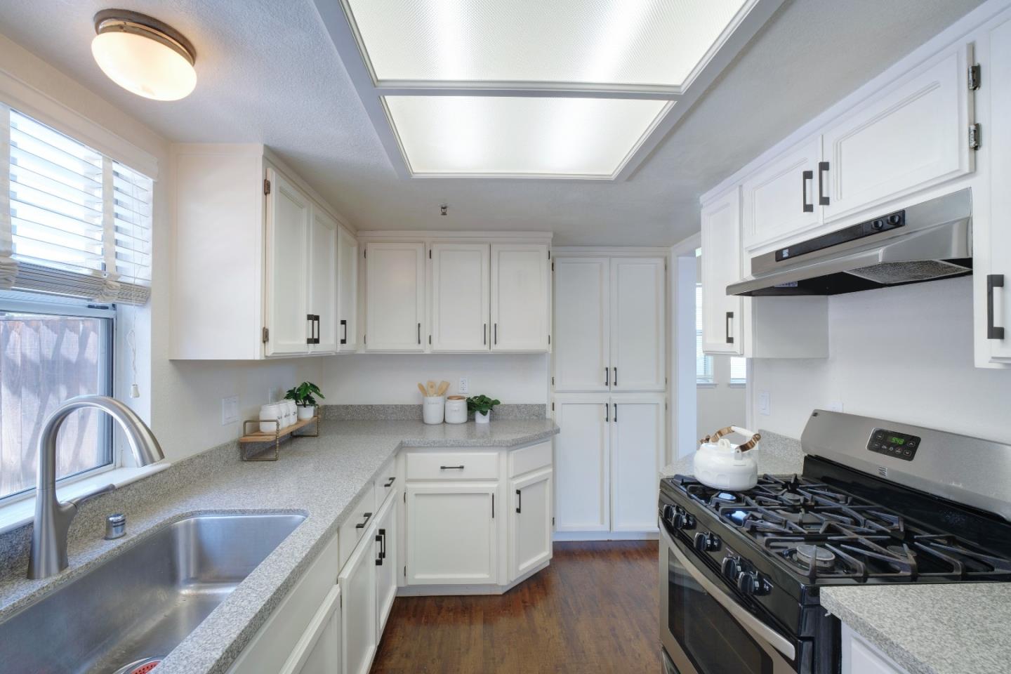 Detail Gallery Image 17 of 43 For 21697 Lomita Ave, Cupertino,  CA 95014 - 2 Beds | 2/1 Baths