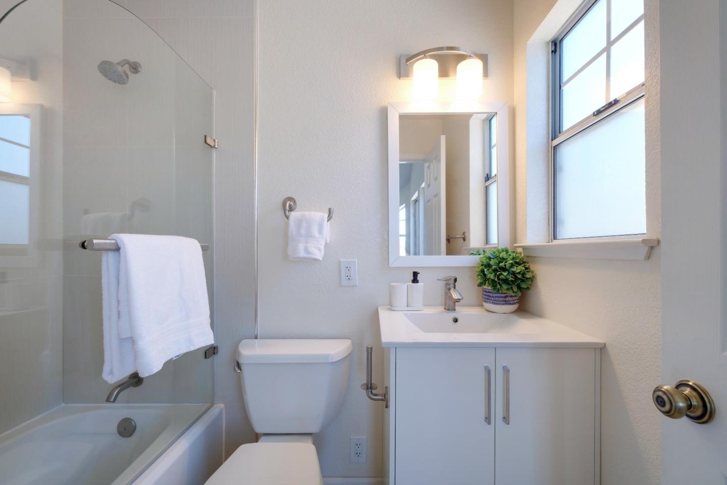 Detail Gallery Image 23 of 43 For 21697 Lomita Ave, Cupertino,  CA 95014 - 2 Beds | 2/1 Baths