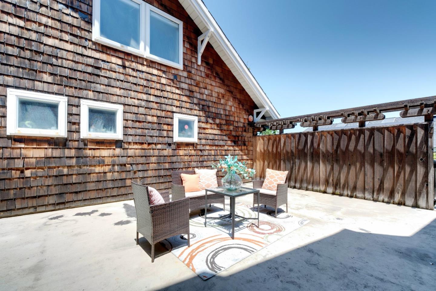 Detail Gallery Image 34 of 43 For 21697 Lomita Ave, Cupertino,  CA 95014 - 2 Beds | 2/1 Baths
