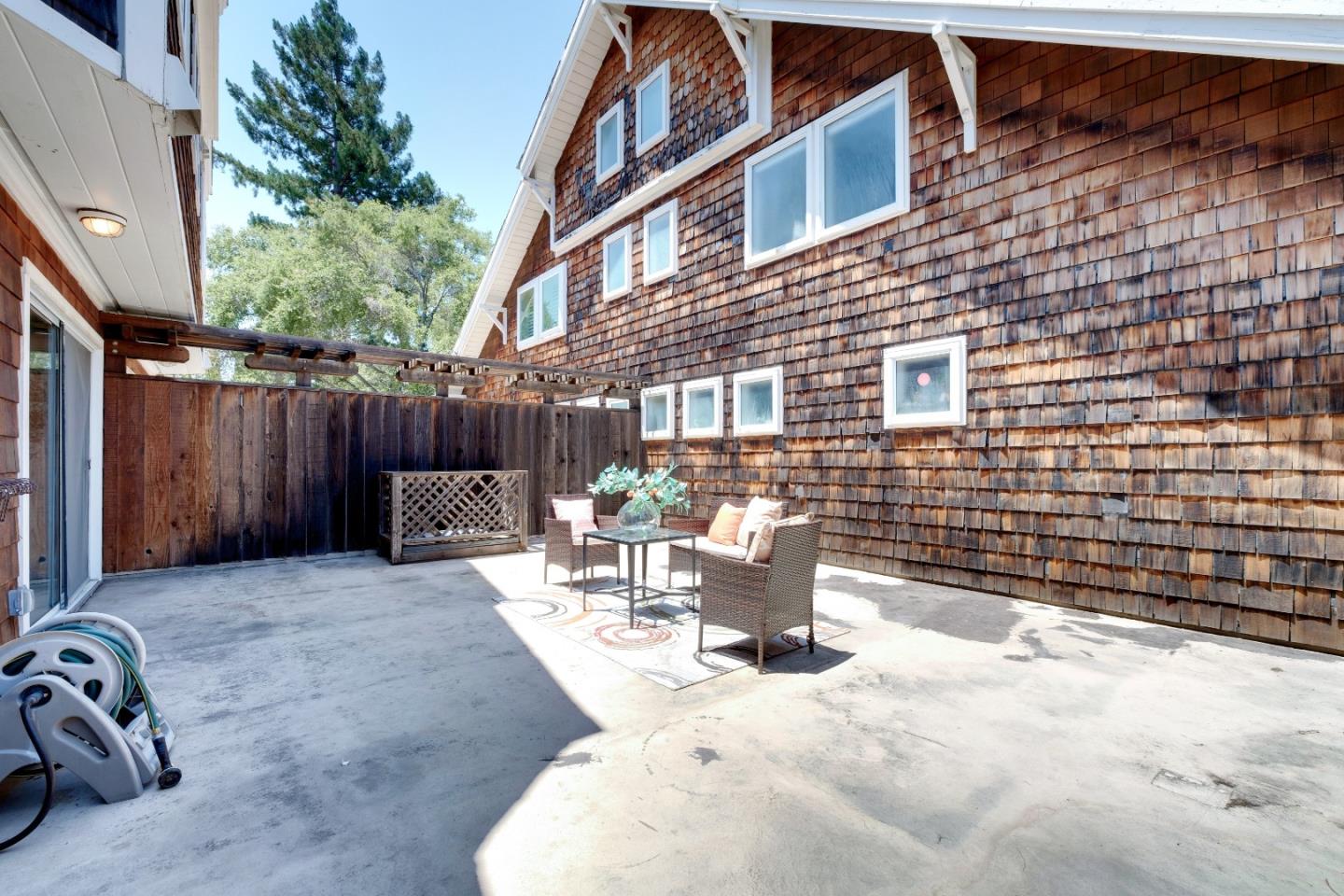 Detail Gallery Image 36 of 43 For 21697 Lomita Ave, Cupertino,  CA 95014 - 2 Beds | 2/1 Baths