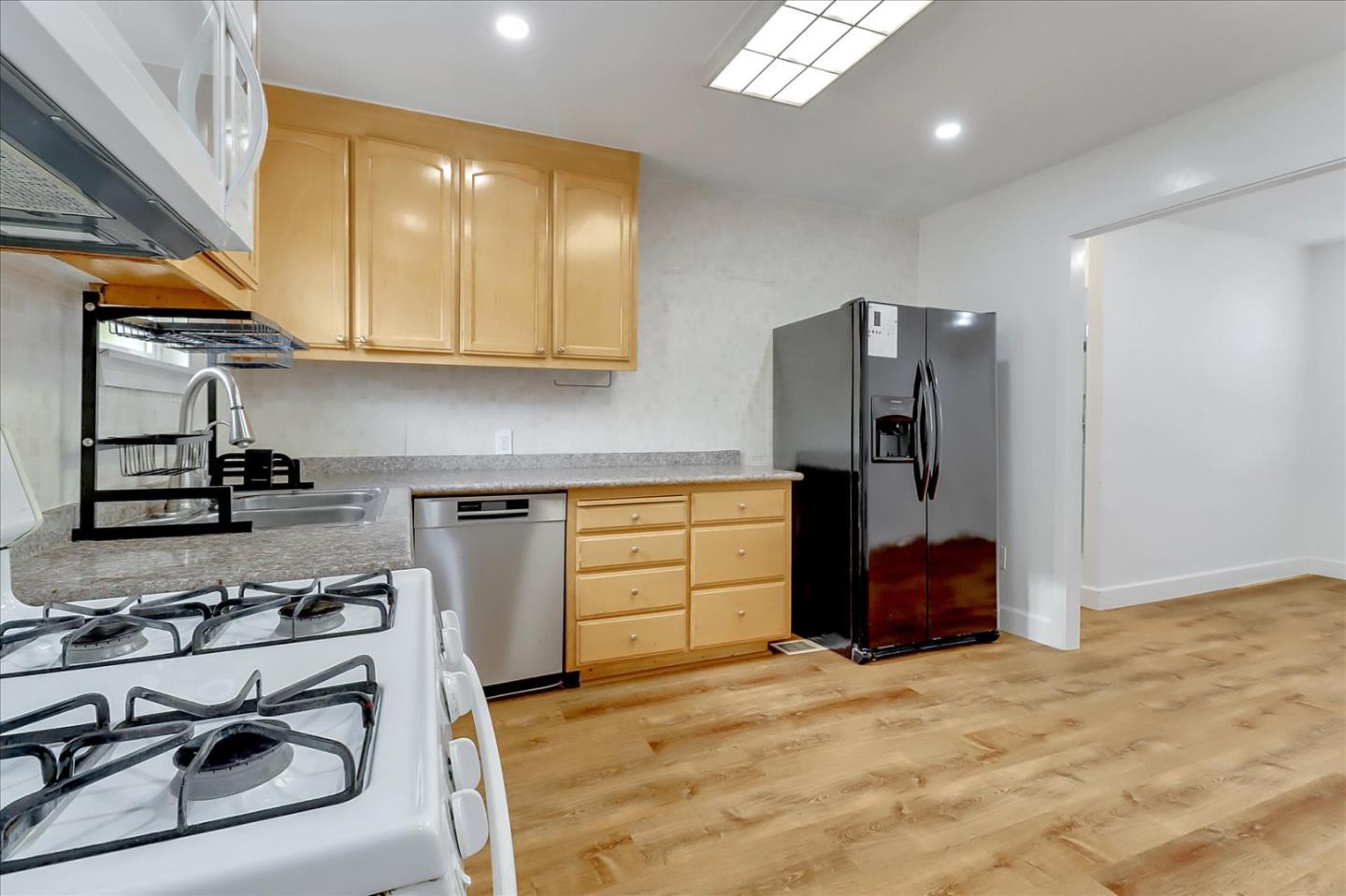 Detail Gallery Image 6 of 19 For 646 N 15th St #2,  San Jose,  CA 95112 - 2 Beds | 1 Baths