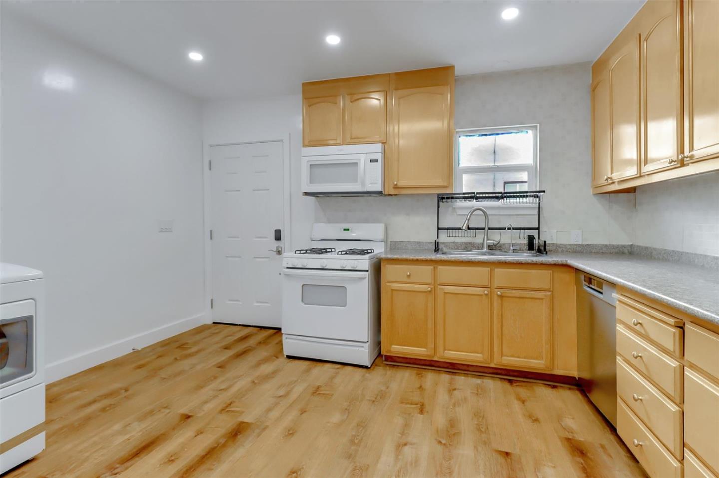 Detail Gallery Image 7 of 19 For 646 N 15th St #2,  San Jose,  CA 95112 - 2 Beds | 1 Baths