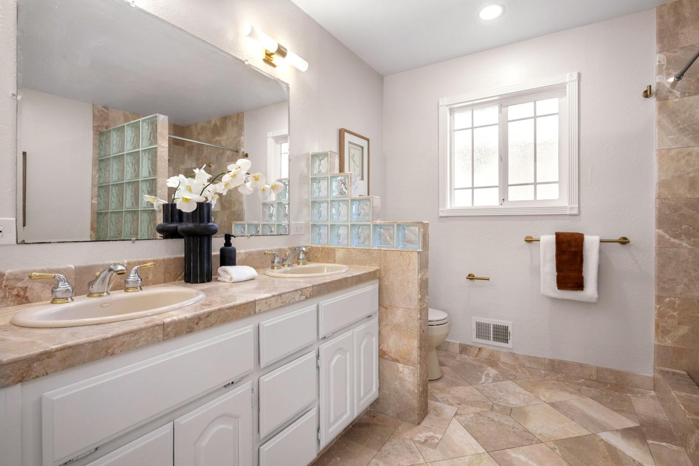 Detail Gallery Image 11 of 30 For 881 Highlands Cir, Los Altos,  CA 94024 - 4 Beds | 2 Baths