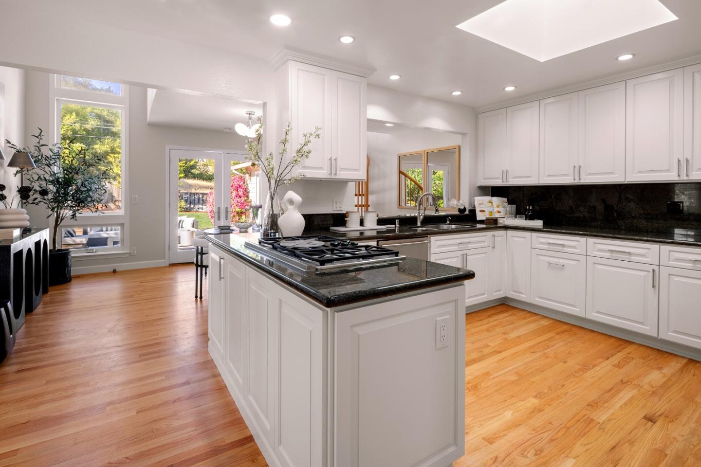 Detail Gallery Image 7 of 30 For 881 Highlands Cir, Los Altos,  CA 94024 - 4 Beds | 2 Baths
