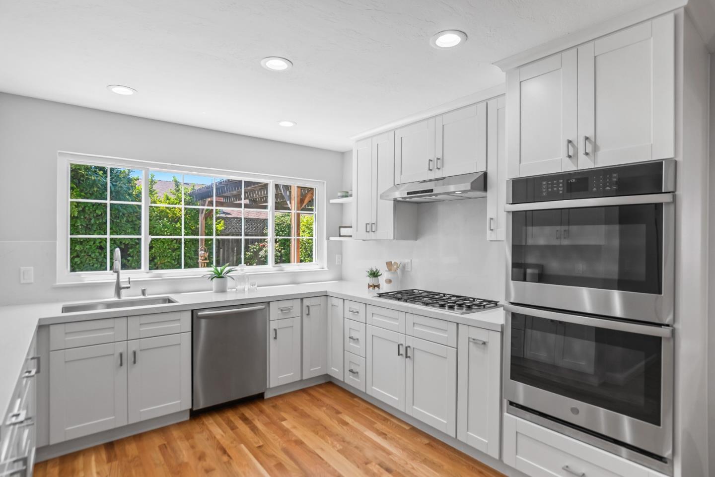 Detail Gallery Image 11 of 35 For 1643 Finch Way, Sunnyvale,  CA 94087 - 4 Beds | 2/1 Baths