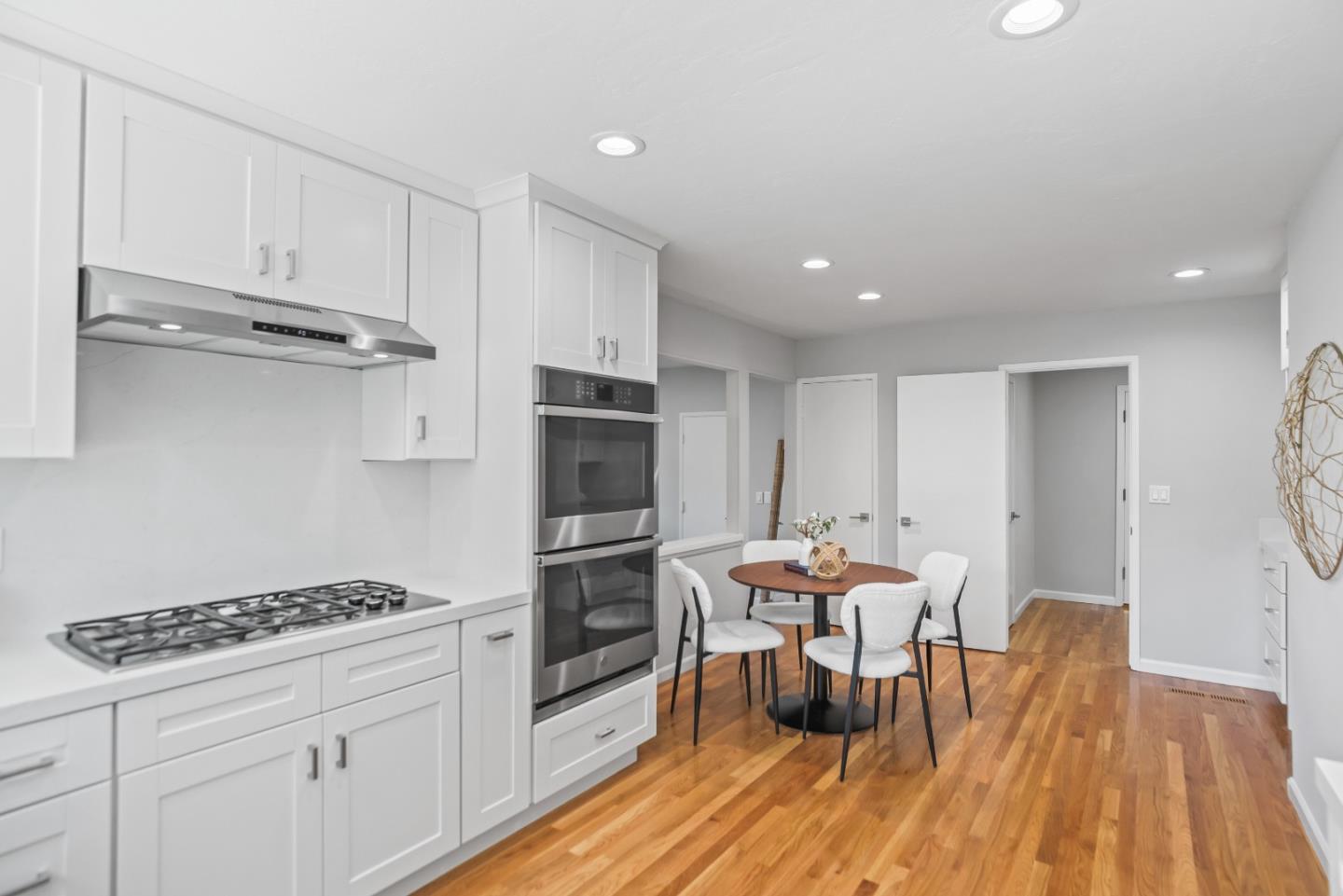 Detail Gallery Image 12 of 35 For 1643 Finch Way, Sunnyvale,  CA 94087 - 4 Beds | 2/1 Baths