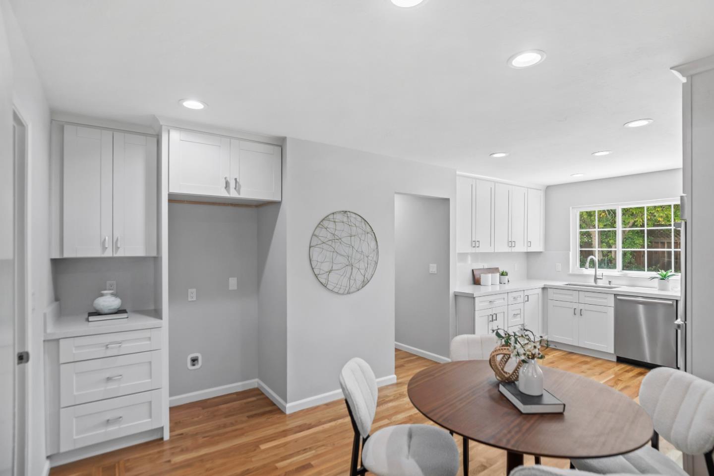 Detail Gallery Image 13 of 35 For 1643 Finch Way, Sunnyvale,  CA 94087 - 4 Beds | 2/1 Baths
