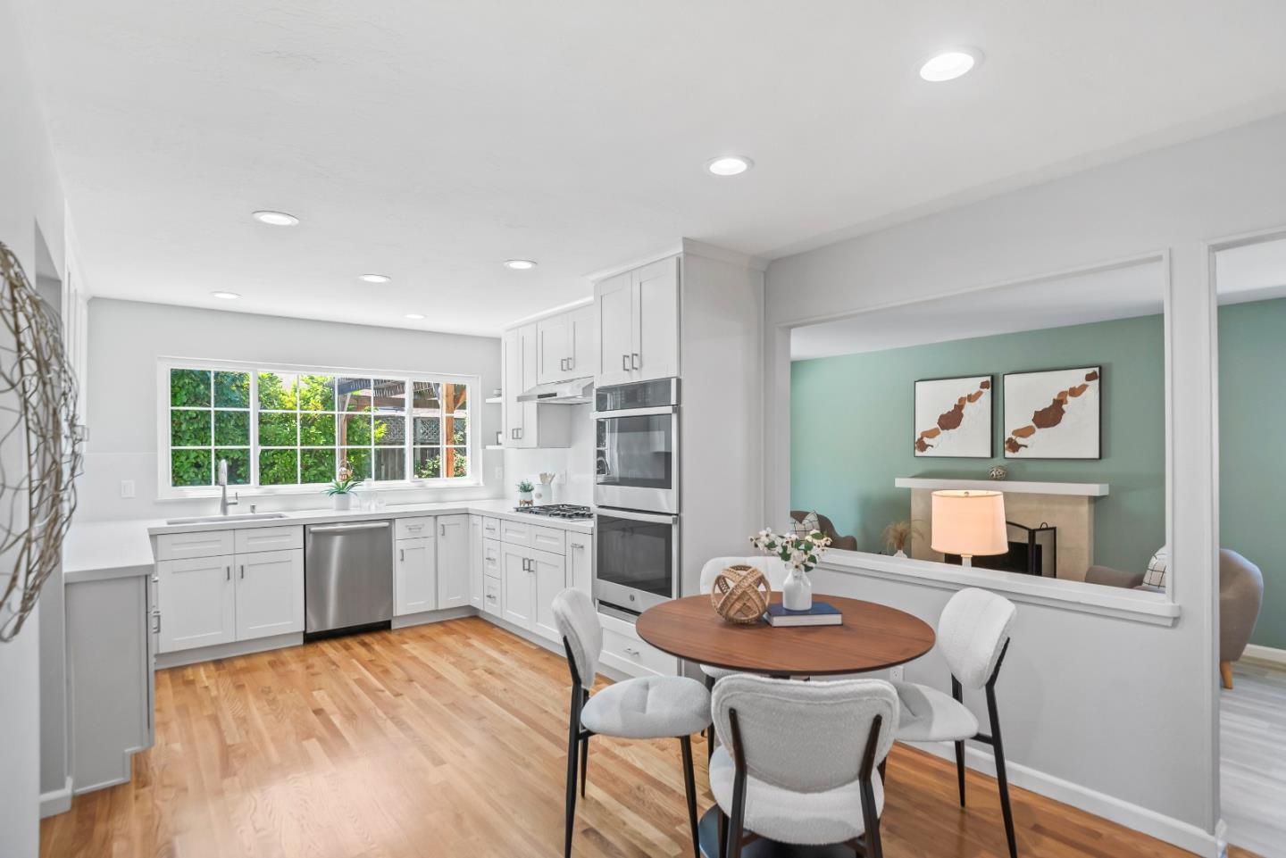 Detail Gallery Image 14 of 35 For 1643 Finch Way, Sunnyvale,  CA 94087 - 4 Beds | 2/1 Baths