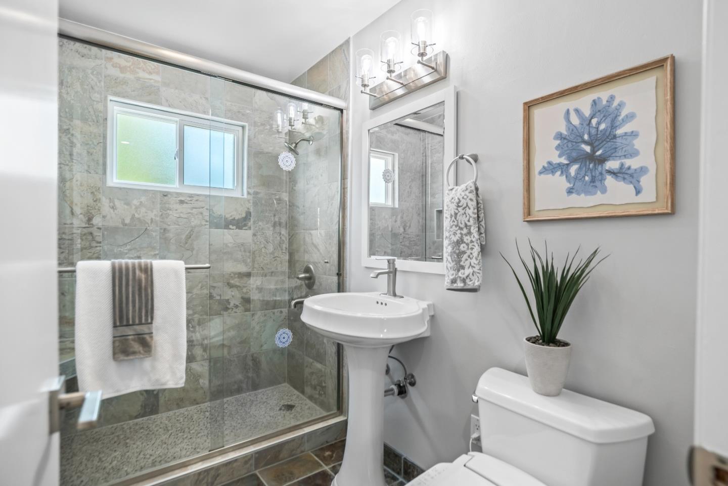 Detail Gallery Image 22 of 35 For 1643 Finch Way, Sunnyvale,  CA 94087 - 4 Beds | 2/1 Baths