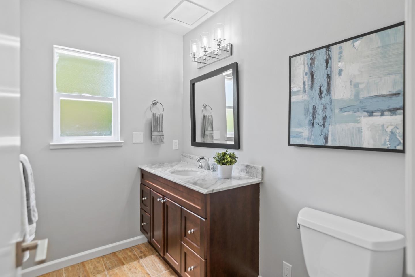 Detail Gallery Image 8 of 35 For 1643 Finch Way, Sunnyvale,  CA 94087 - 4 Beds | 2/1 Baths