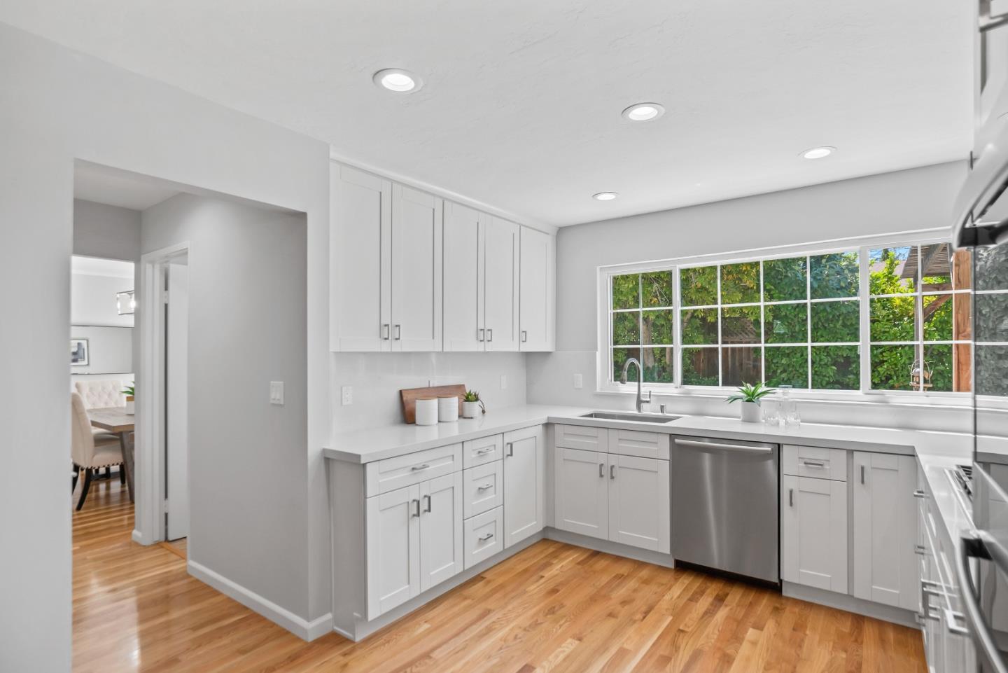 Detail Gallery Image 9 of 35 For 1643 Finch Way, Sunnyvale,  CA 94087 - 4 Beds | 2/1 Baths