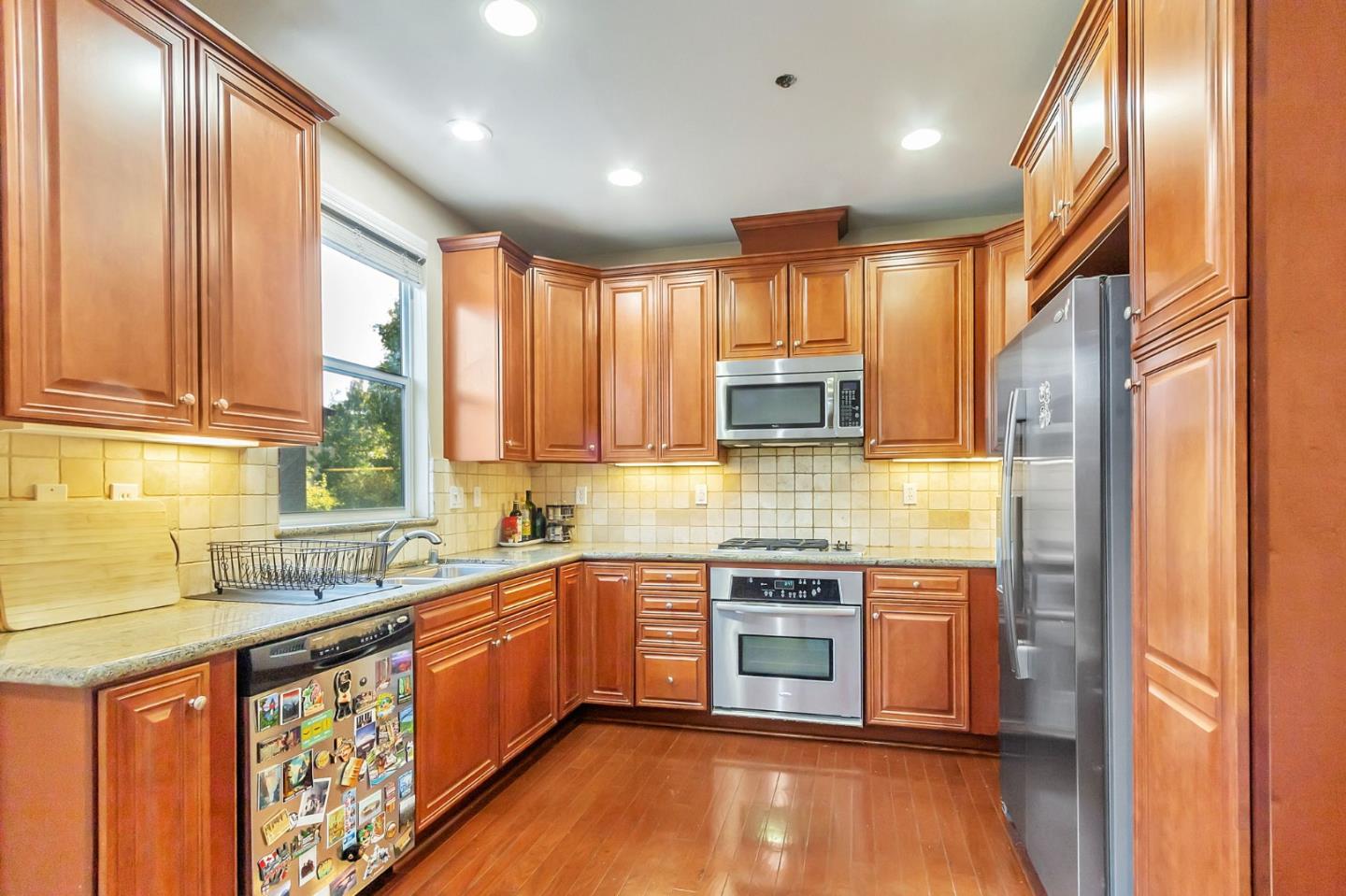 Detail Gallery Image 15 of 46 For 226 Peppermint Tree Ter #2,  Sunnyvale,  CA 94086 - 3 Beds | 3/1 Baths