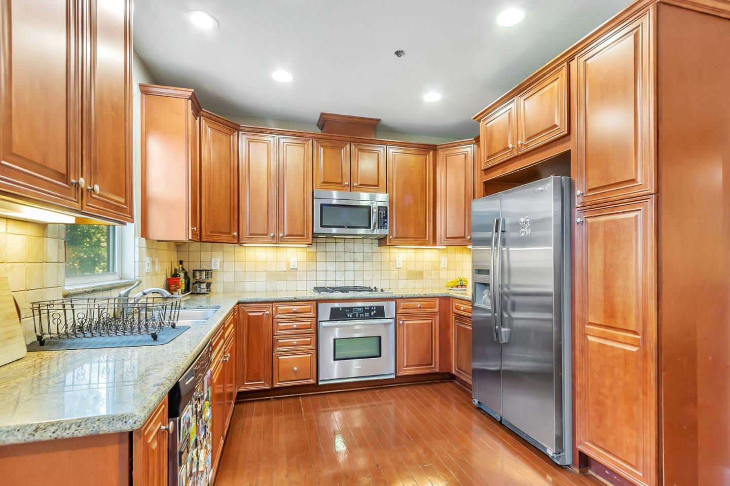 Detail Gallery Image 16 of 46 For 226 Peppermint Tree Ter #2,  Sunnyvale,  CA 94086 - 3 Beds | 3/1 Baths