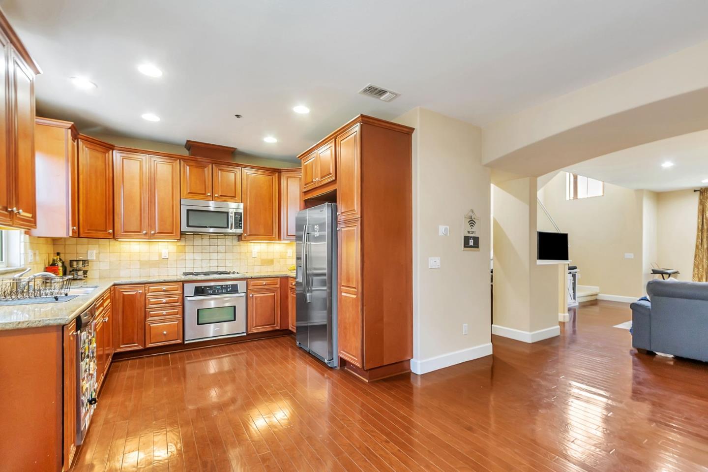 Detail Gallery Image 17 of 46 For 226 Peppermint Tree Ter #2,  Sunnyvale,  CA 94086 - 3 Beds | 3/1 Baths