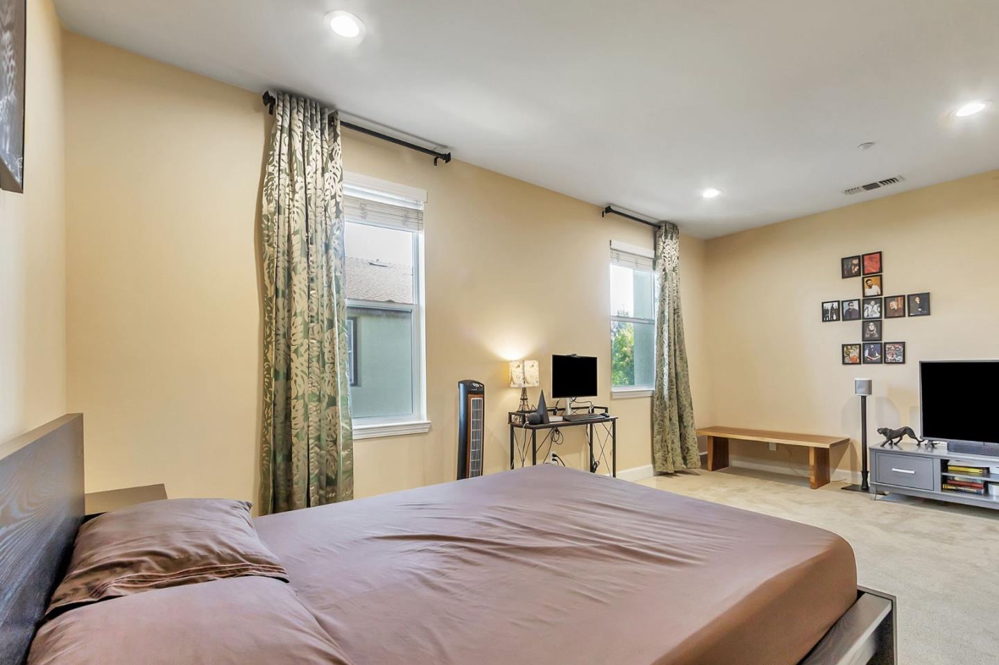Detail Gallery Image 29 of 46 For 226 Peppermint Tree Ter #2,  Sunnyvale,  CA 94086 - 3 Beds | 3/1 Baths