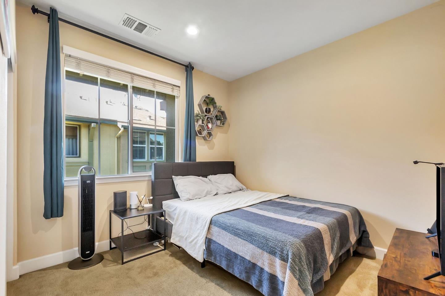 Detail Gallery Image 33 of 46 For 226 Peppermint Tree Ter #2,  Sunnyvale,  CA 94086 - 3 Beds | 3/1 Baths