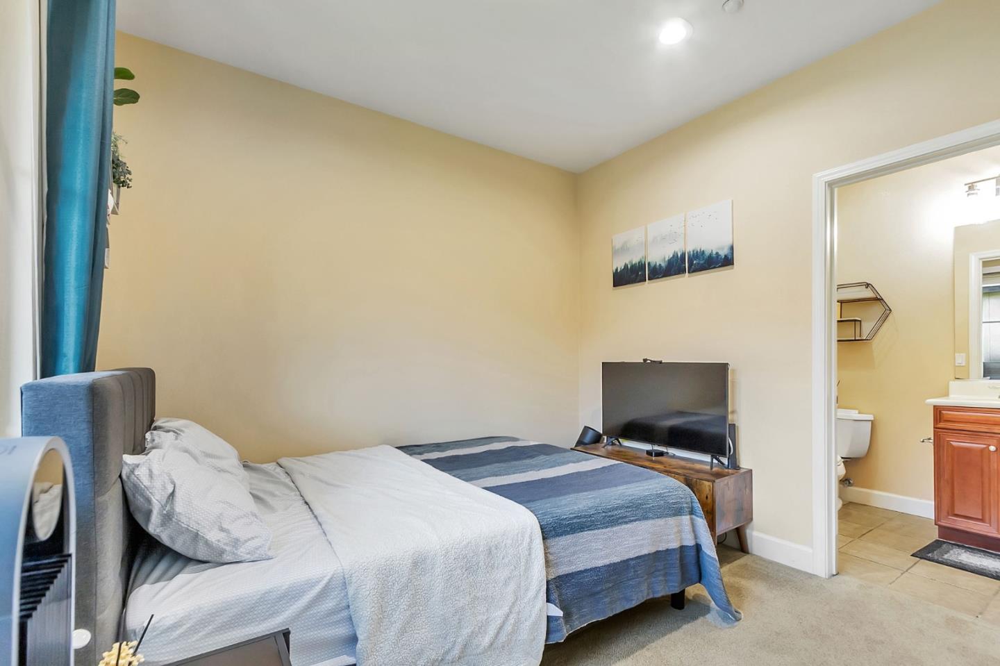 Detail Gallery Image 34 of 46 For 226 Peppermint Tree Ter #2,  Sunnyvale,  CA 94086 - 3 Beds | 3/1 Baths