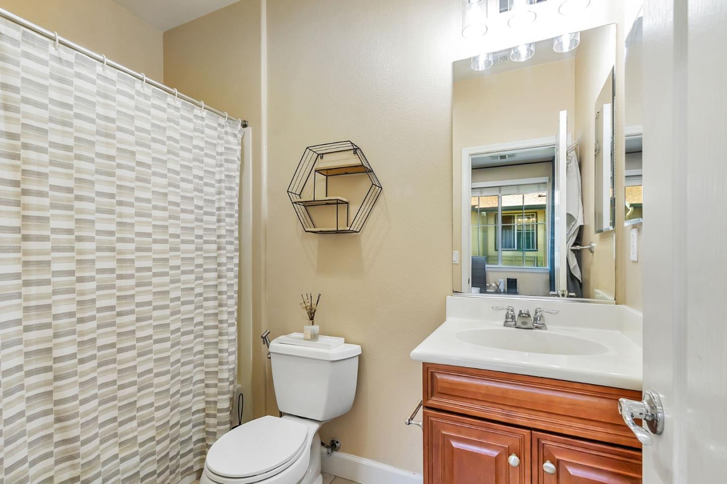Detail Gallery Image 35 of 46 For 226 Peppermint Tree Ter #2,  Sunnyvale,  CA 94086 - 3 Beds | 3/1 Baths