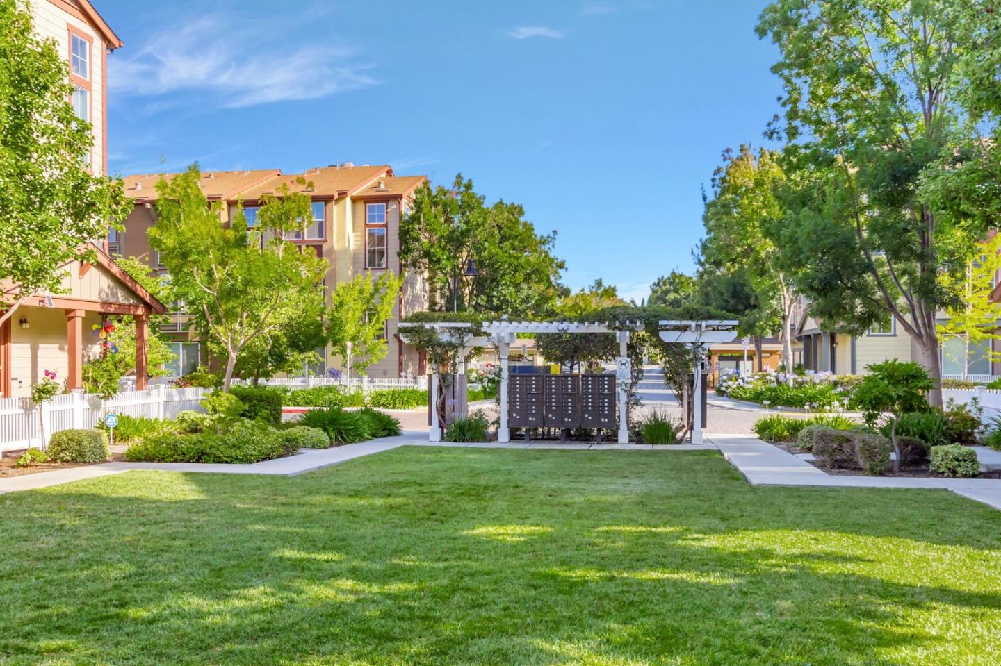 Detail Gallery Image 44 of 46 For 226 Peppermint Tree Ter #2,  Sunnyvale,  CA 94086 - 3 Beds | 3/1 Baths