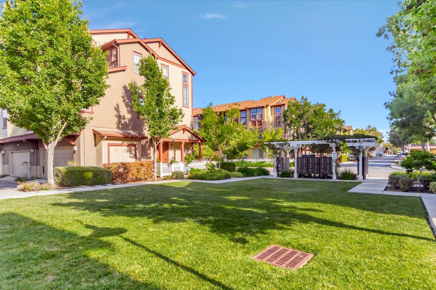Detail Gallery Image 45 of 46 For 226 Peppermint Tree Ter #2,  Sunnyvale,  CA 94086 - 3 Beds | 3/1 Baths