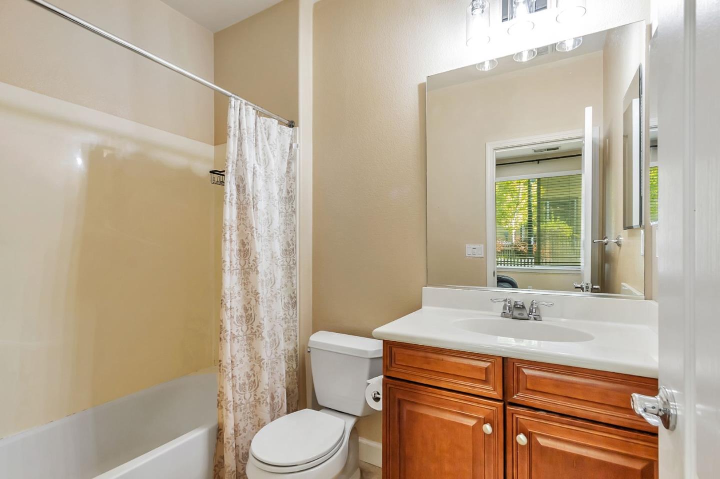 Detail Gallery Image 7 of 46 For 226 Peppermint Tree Ter #2,  Sunnyvale,  CA 94086 - 3 Beds | 3/1 Baths