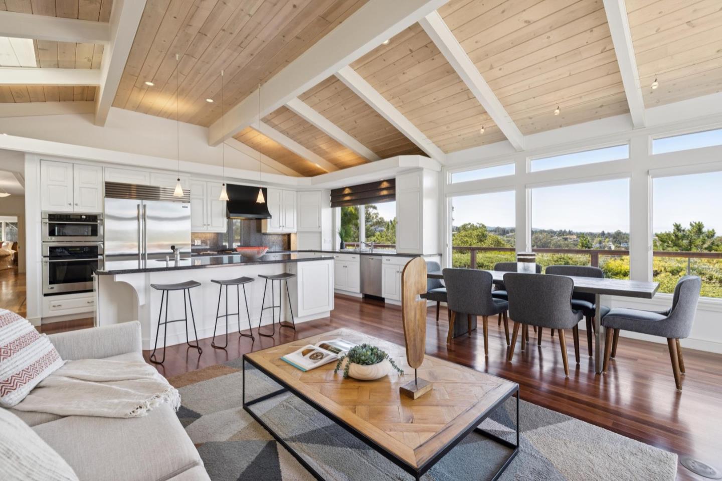 Detail Gallery Image 10 of 34 For 581 Laurent Rd, Hillsborough,  CA 94010 - 4 Beds | 3/1 Baths