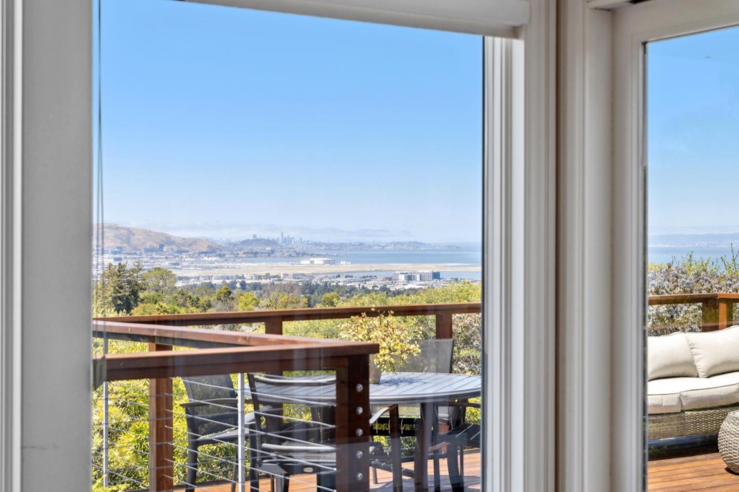 Detail Gallery Image 14 of 34 For 581 Laurent Rd, Hillsborough,  CA 94010 - 4 Beds | 3/1 Baths