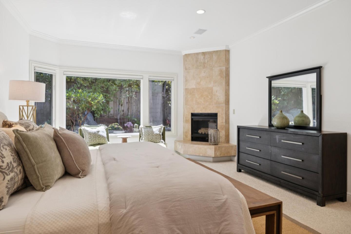 Detail Gallery Image 17 of 34 For 581 Laurent Rd, Hillsborough,  CA 94010 - 4 Beds | 3/1 Baths