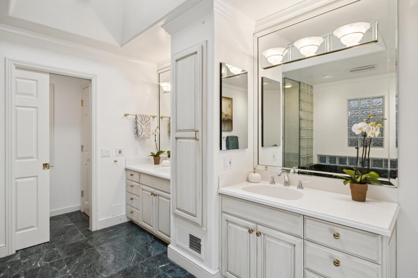 Detail Gallery Image 18 of 34 For 581 Laurent Rd, Hillsborough,  CA 94010 - 4 Beds | 3/1 Baths