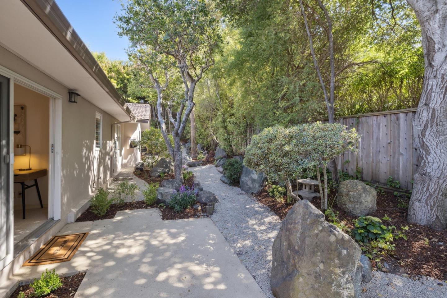 Detail Gallery Image 24 of 34 For 581 Laurent Rd, Hillsborough,  CA 94010 - 4 Beds | 3/1 Baths