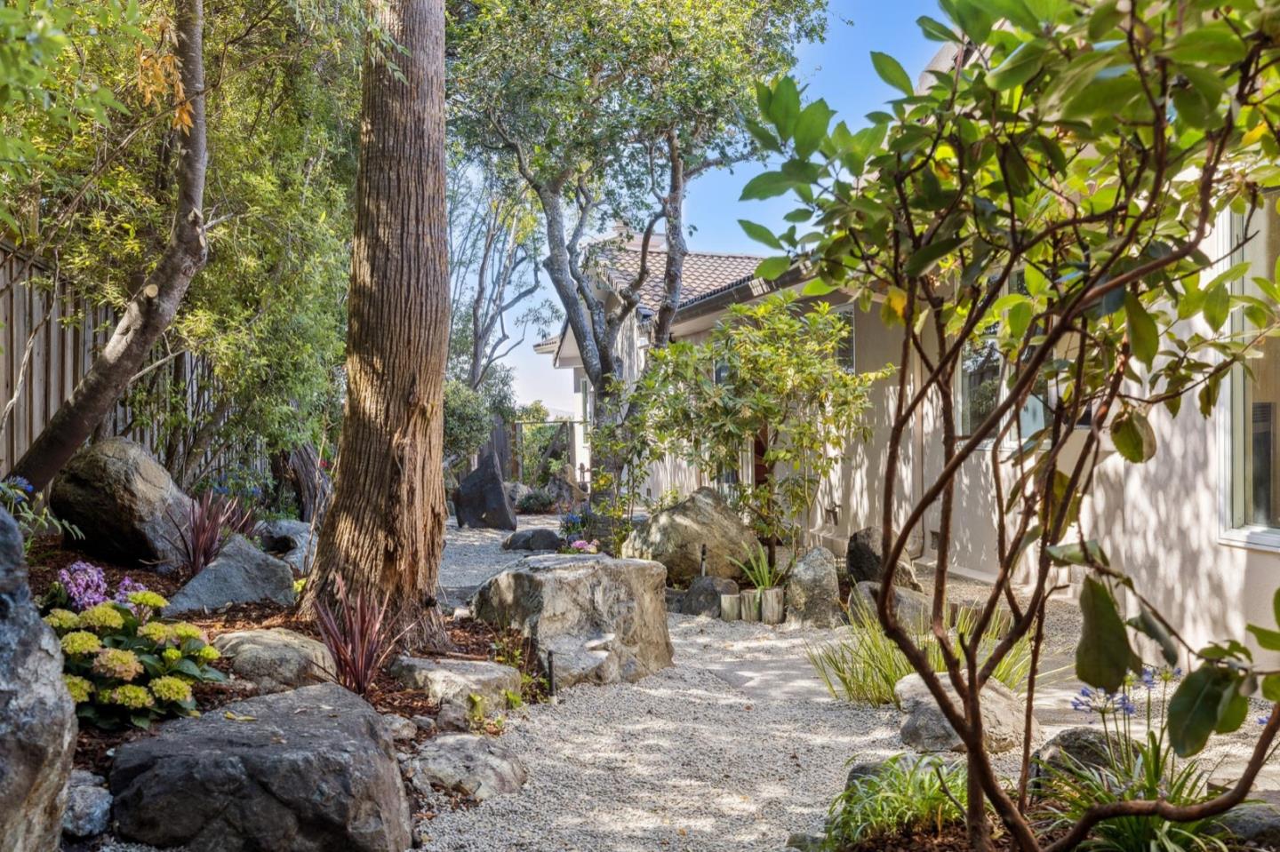 Detail Gallery Image 25 of 34 For 581 Laurent Rd, Hillsborough,  CA 94010 - 4 Beds | 3/1 Baths