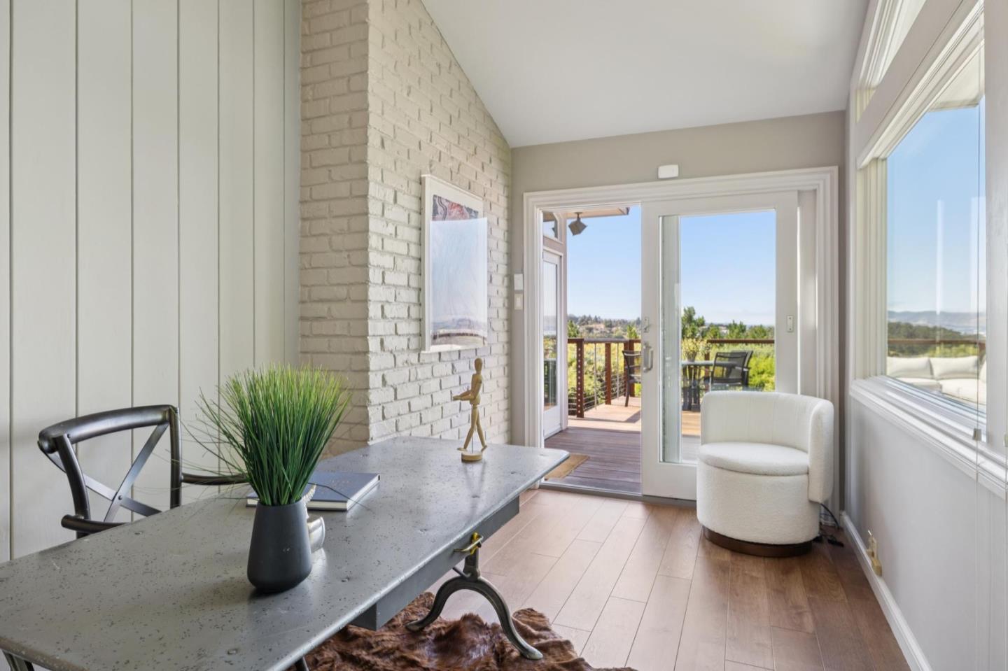 Detail Gallery Image 28 of 34 For 581 Laurent Rd, Hillsborough,  CA 94010 - 4 Beds | 3/1 Baths