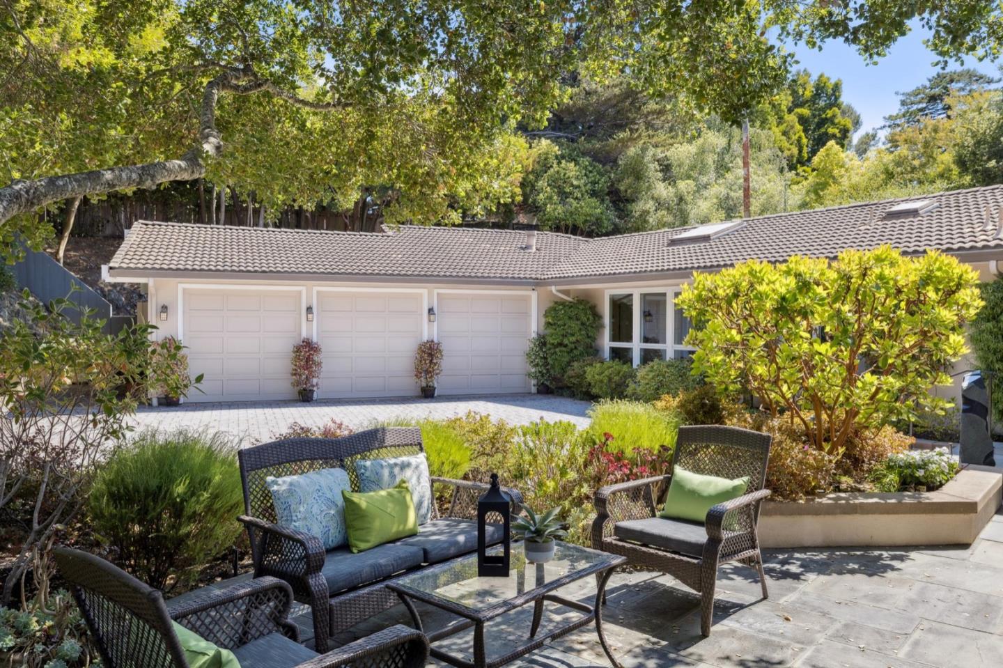 Detail Gallery Image 30 of 34 For 581 Laurent Rd, Hillsborough,  CA 94010 - 4 Beds | 3/1 Baths