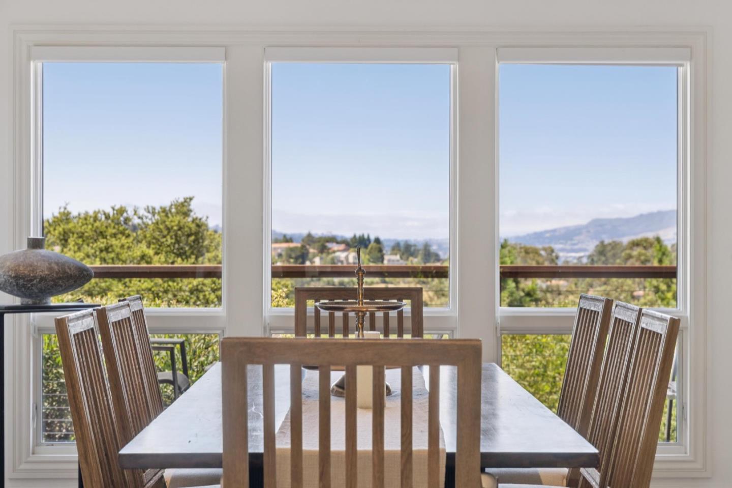 Detail Gallery Image 7 of 34 For 581 Laurent Rd, Hillsborough,  CA 94010 - 4 Beds | 3/1 Baths